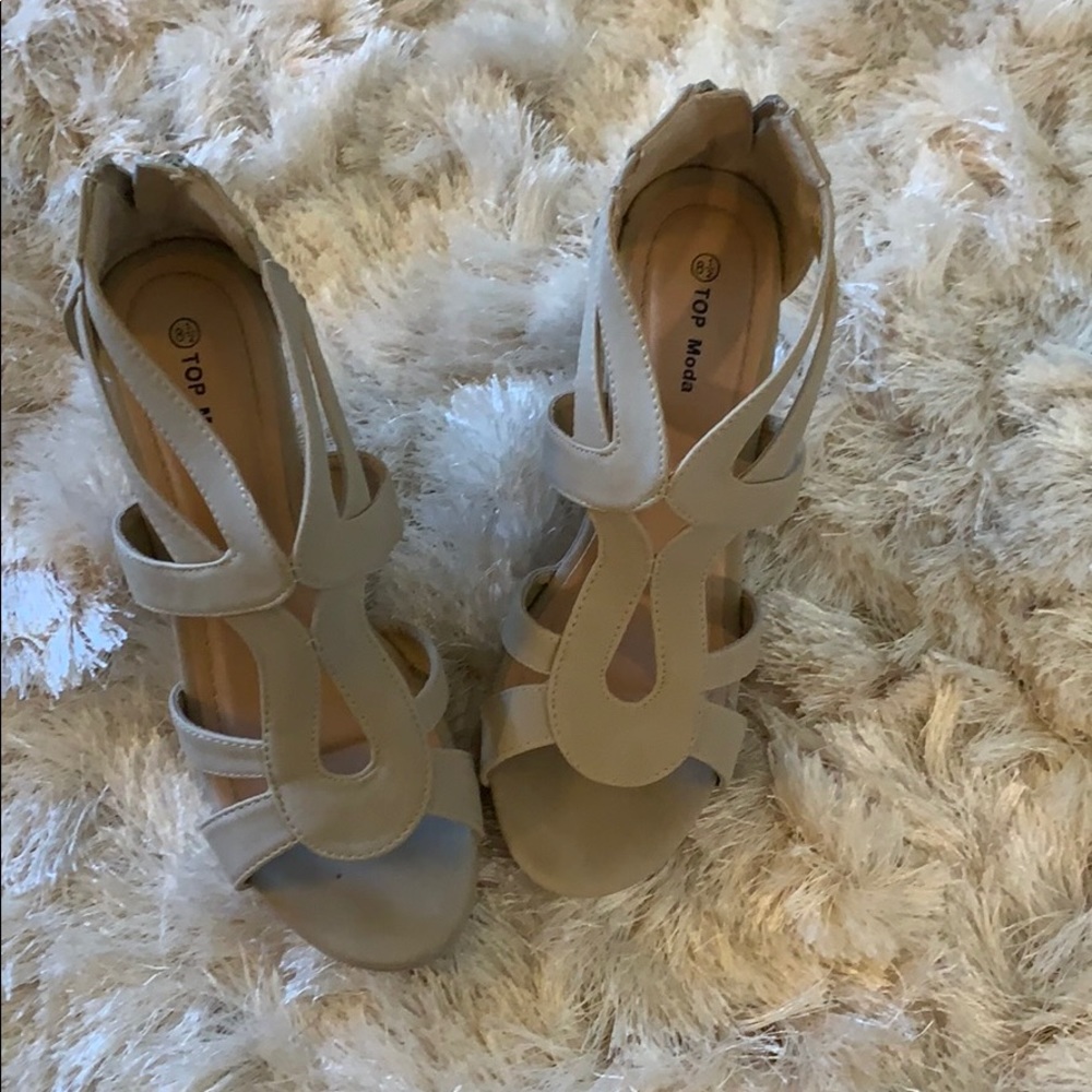 Like new beige wedges